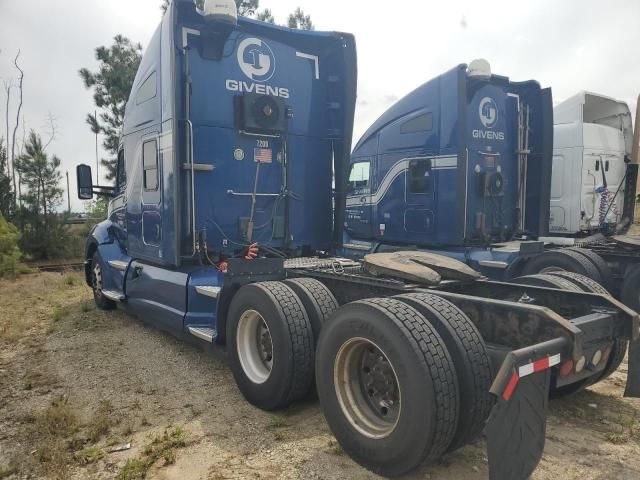 2017 Kenworth T680 Semi Truck