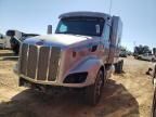 2015 Peterbilt 579 Semi Truck