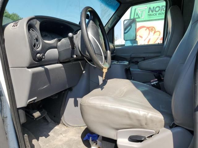2002 Ford Econoline E350 Super Duty Cutaway Van