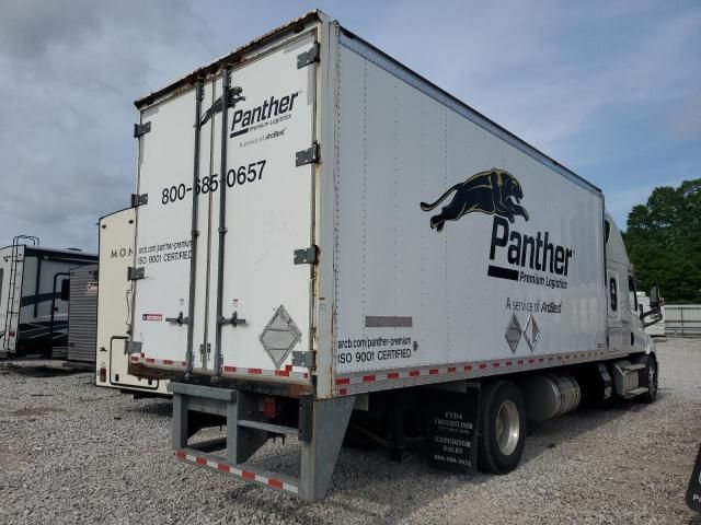 2020 Freightliner Cascadia 116 BOX Truck