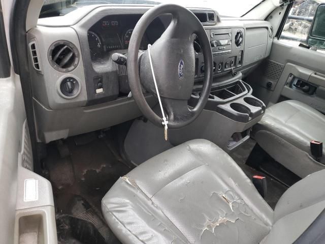 2010 Ford Econoline E350 Super Duty Cutaway Van