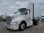 2014 Kenworth T680 Semi Truck