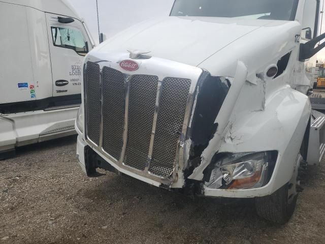2017 Peterbilt 579 Semi Truck