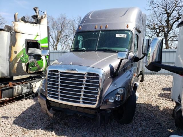 2016 Freightliner Cascadia 125 Semi Truck