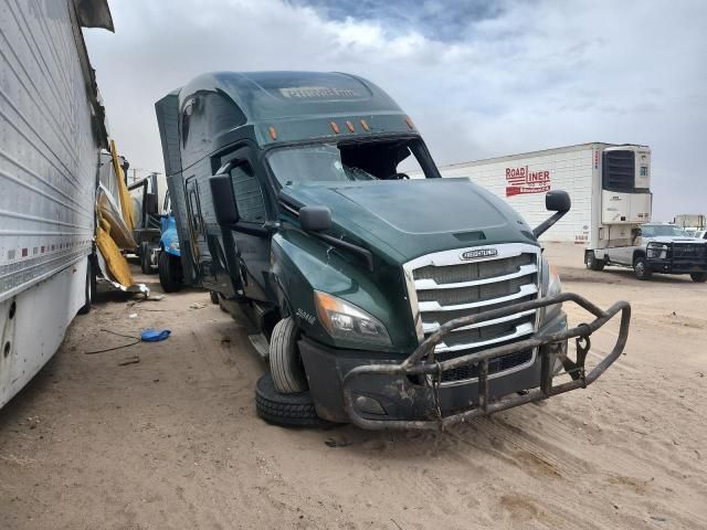 2019 Freightliner Cascadia 126 Semi Truck