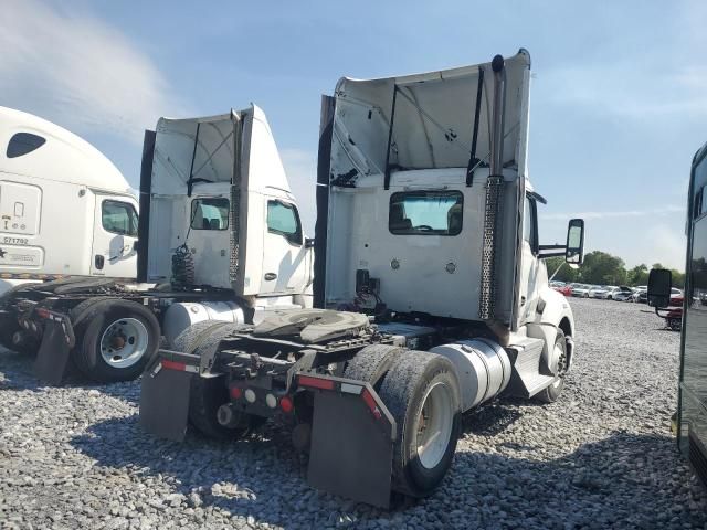 2014 Kenworth T680 Semi Truck