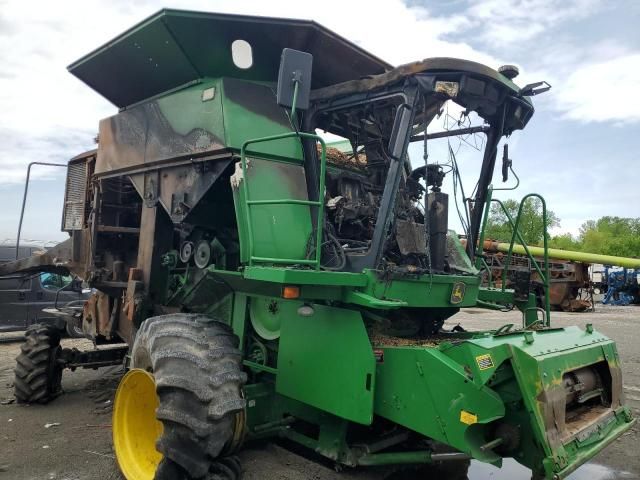 2004 John Deere 9560 Combine