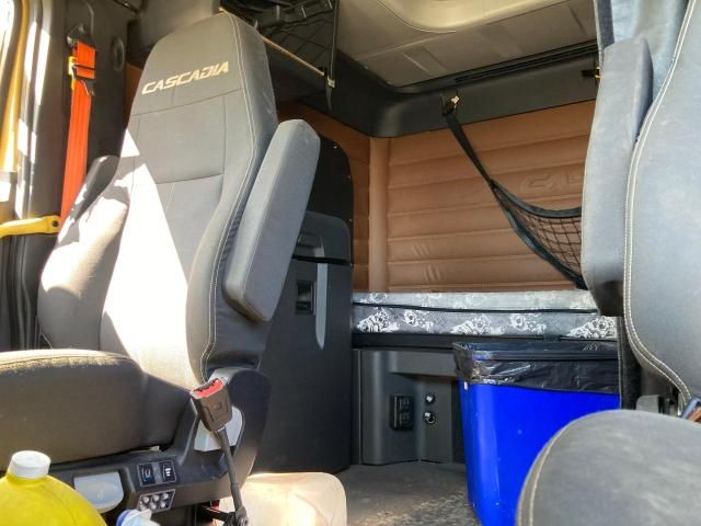 2020 Freightliner Cascadia 126