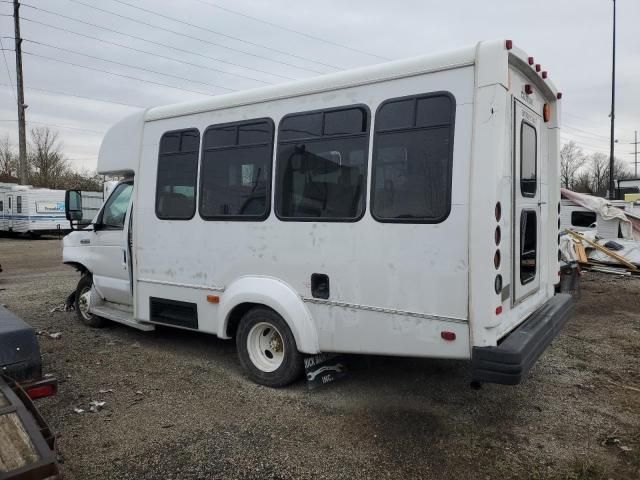 2017 Ford Econoline E350 Super Duty Cutaway Van