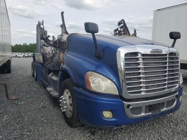 2015 Freightliner Cascadia 125 Semi Truck