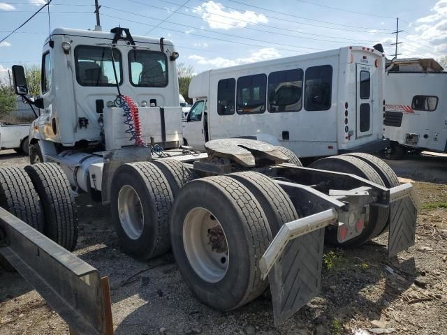 2013 Freightliner Cascadia 113 Semi Truck