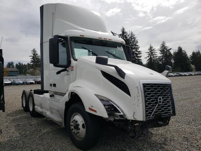 2020 Volvo VNL Semi Truck