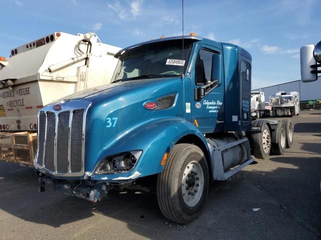 2019 Peterbilt 579 Semi Truck
