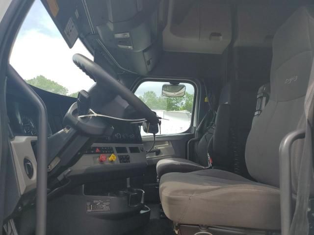2019 Freightliner Cascadia 126 Semi Truck