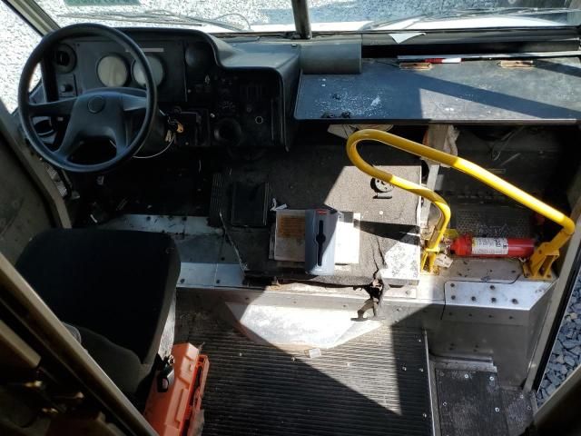 2005 Freightliner Chassis M Line WALK-IN Van