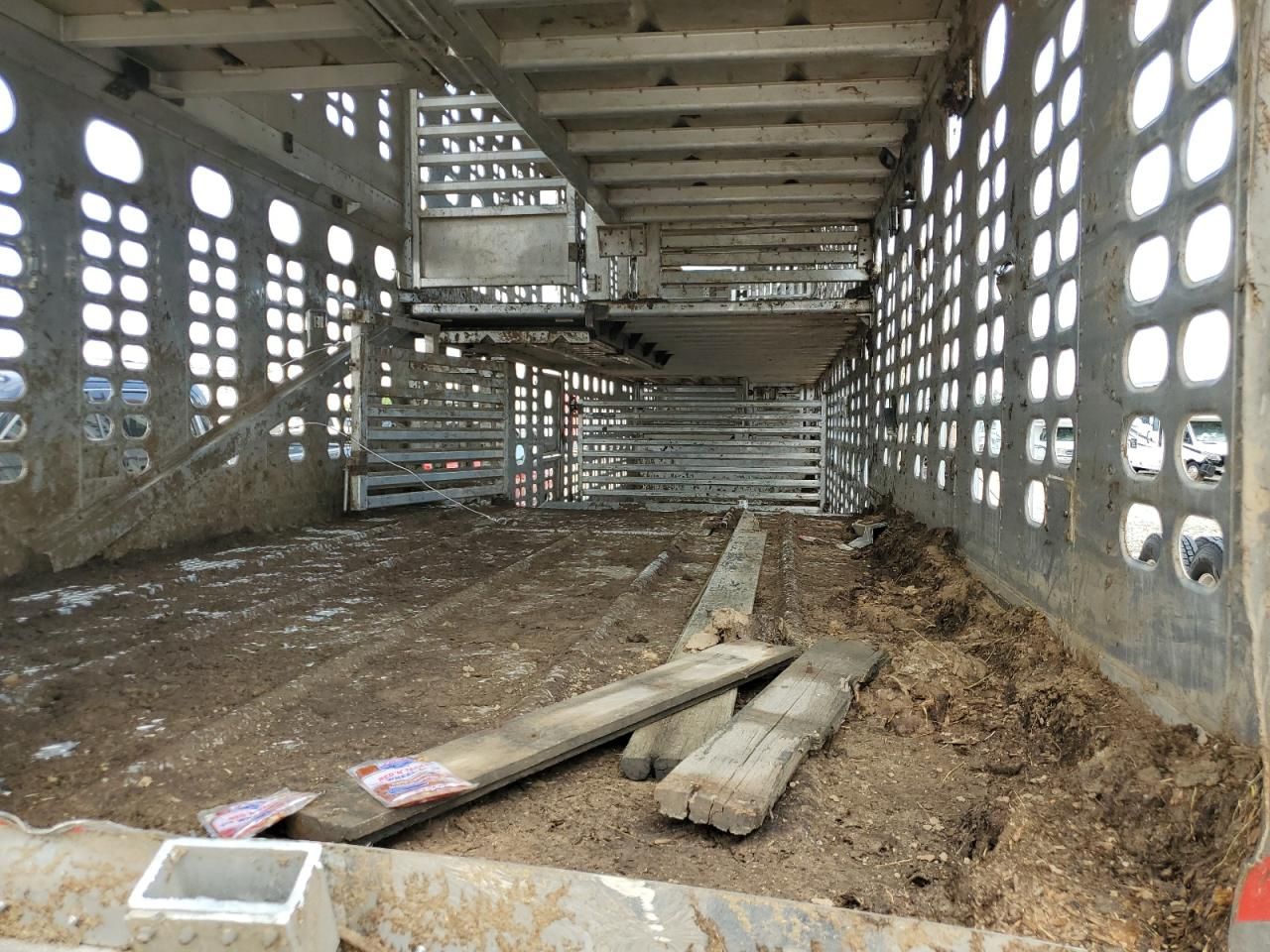 2000 Wilson Livestock Trailer