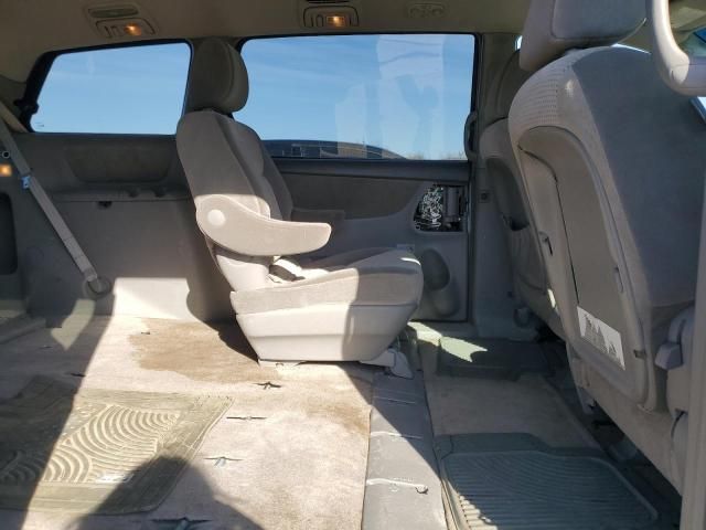 2010 Toyota Sienna LE