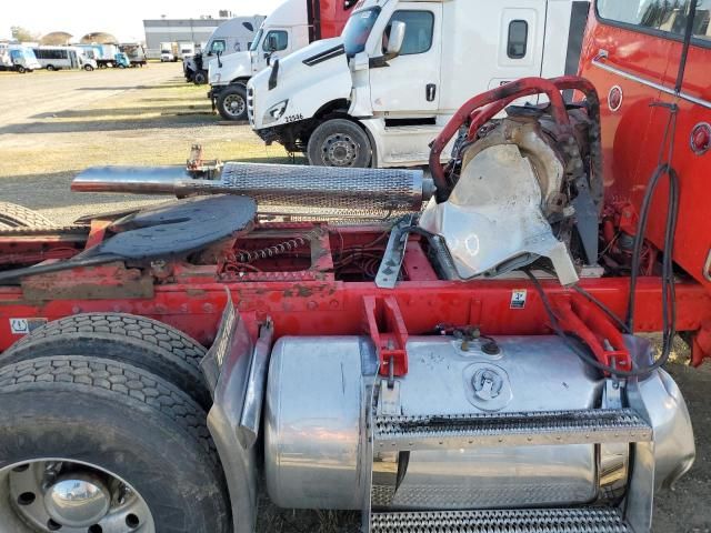 2018 Peterbilt 367 Semi Truck