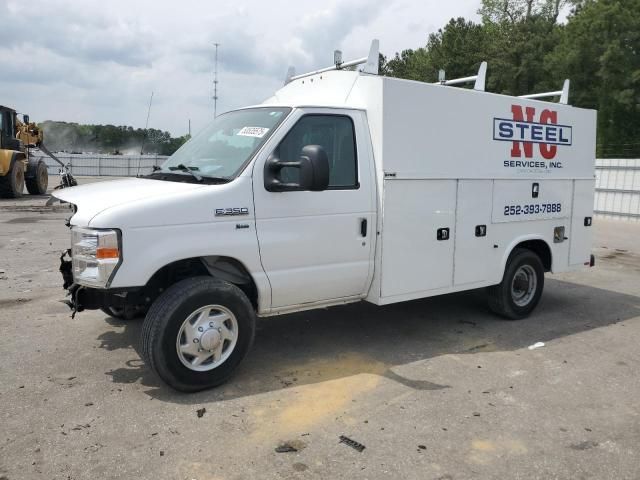 2019 Ford Econoline E350 Super Duty Cutaway Van