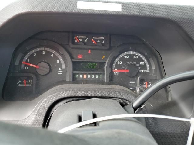 2014 Ford Econoline E450 Super Duty Cutaway Van