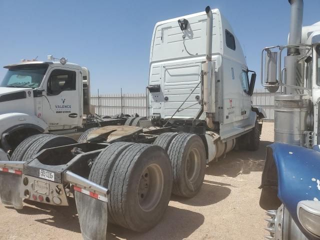 2001 Volvo VNL Semi Truck