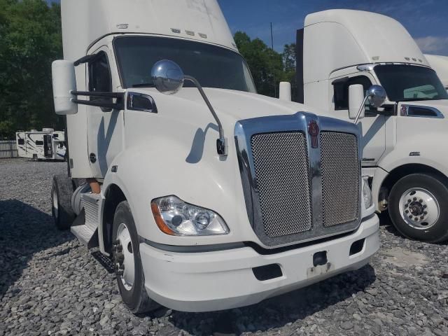2014 Kenworth T680 Semi Truck
