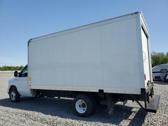 2023 Ford Econoline E450 Super Duty Cutaway Van