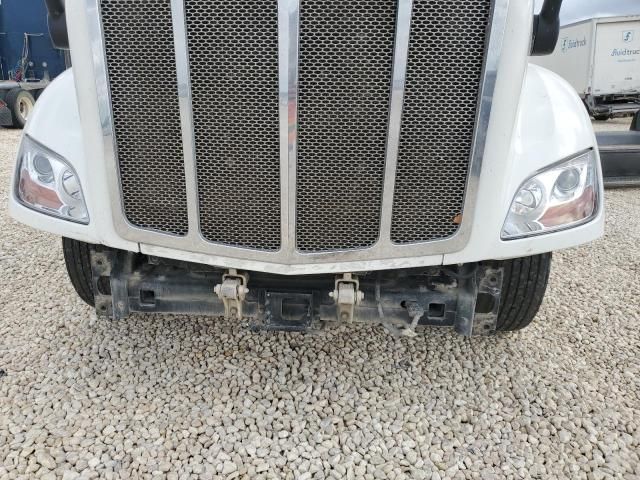 2015 Peterbilt 579 Semi Truck