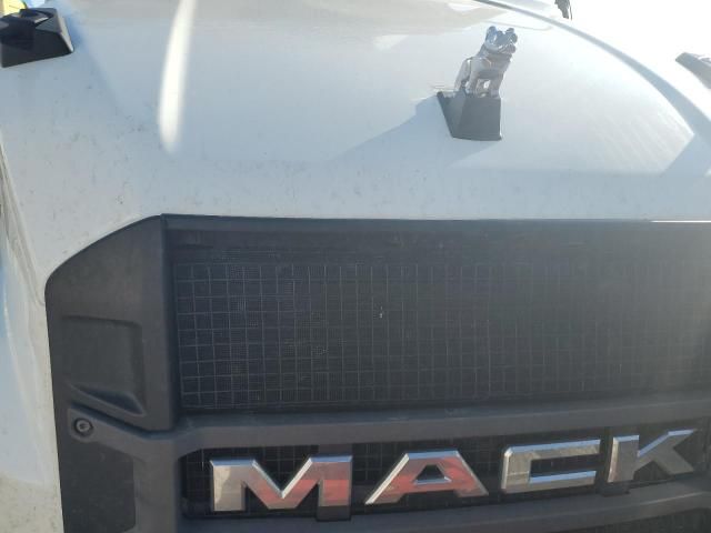 2022 Mack Anthem Semi Truck