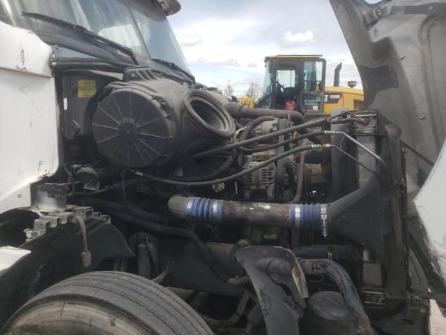 2000 Freightliner Conventional FLC120