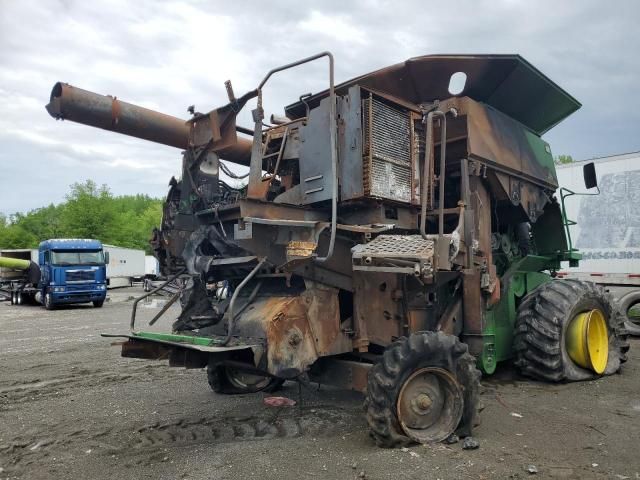 2004 John Deere 9560 Combine