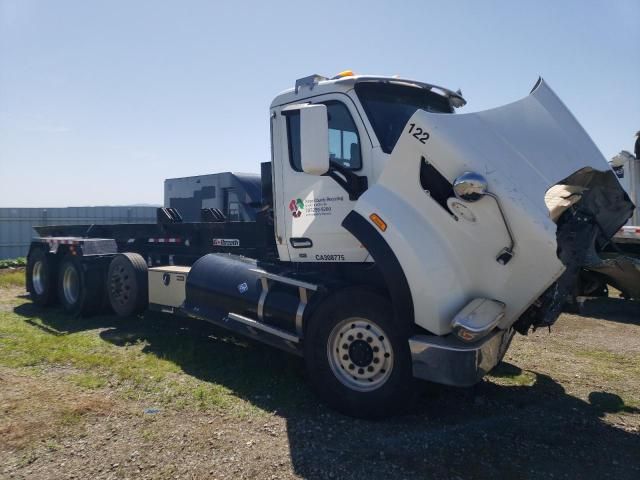 2020 Peterbilt 567 ROLL-OFF Container Truck