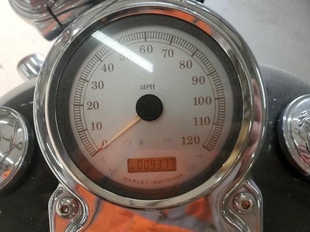 2011 Harley-Davidson Fxdc
