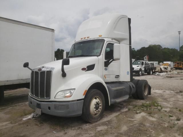 2016 Peterbilt 579 Semi Truck