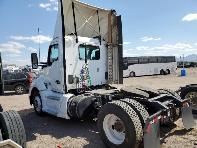 2015 Kenworth T680 Semi Truck