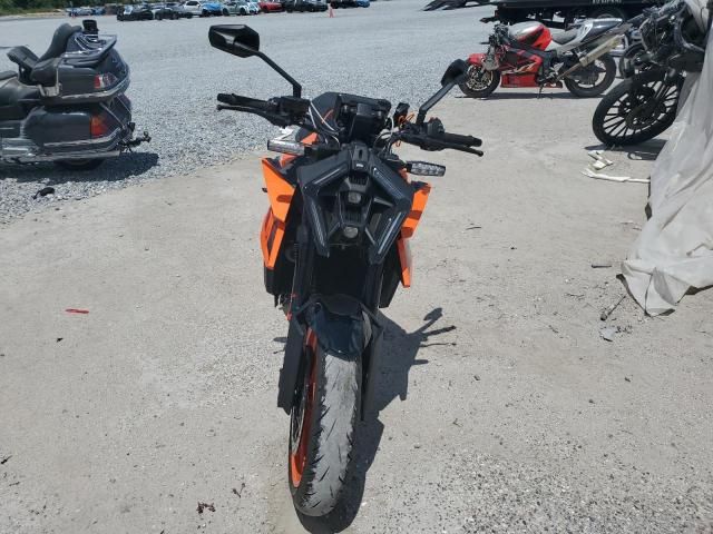 2024 KTM 990 Duke