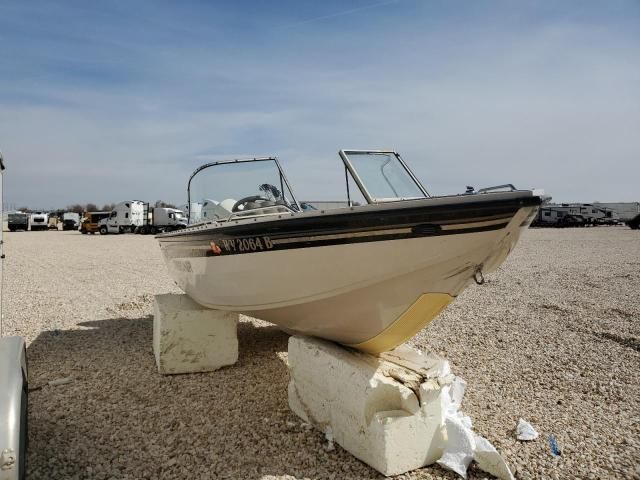 2000 Crestliner Boat