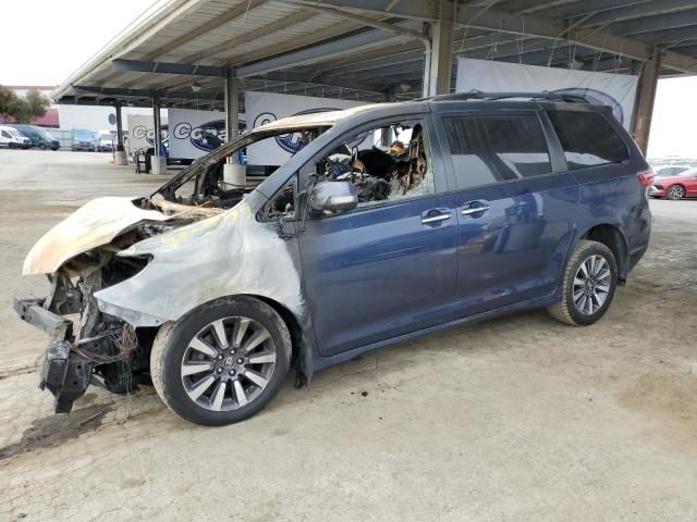 2020 Toyota Sienna XLE