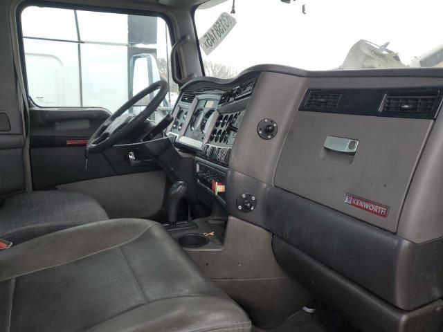 2013 Kenworth T660 Semi Truck