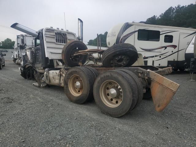 2010 Peterbilt 389 Semi Truck