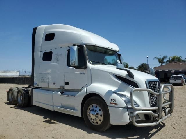 2020 Volvo VNL Semi Truck