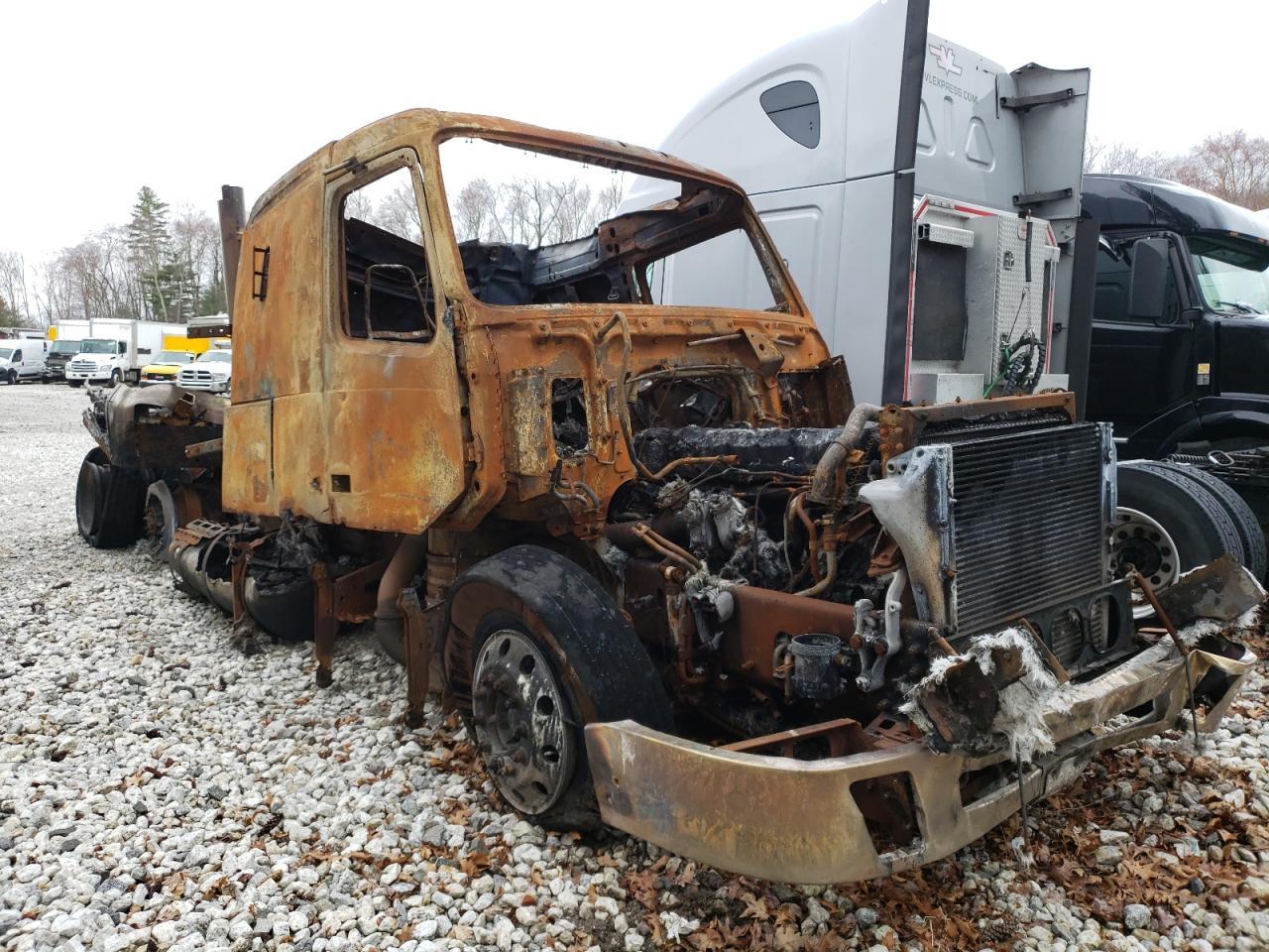 2010 Volvo VNL Semi Truck
