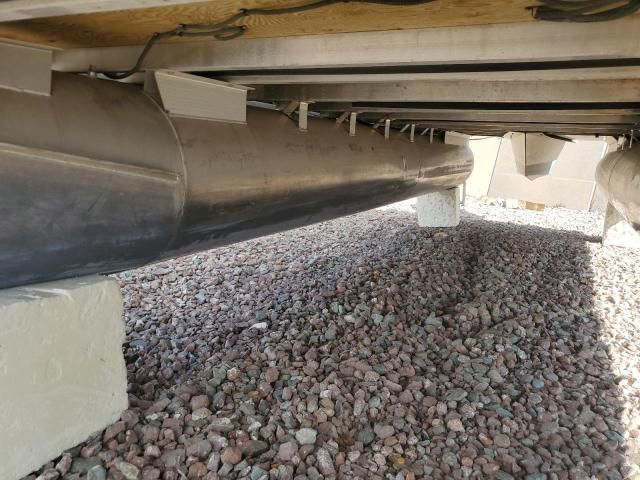 2015 Boat Pontoon