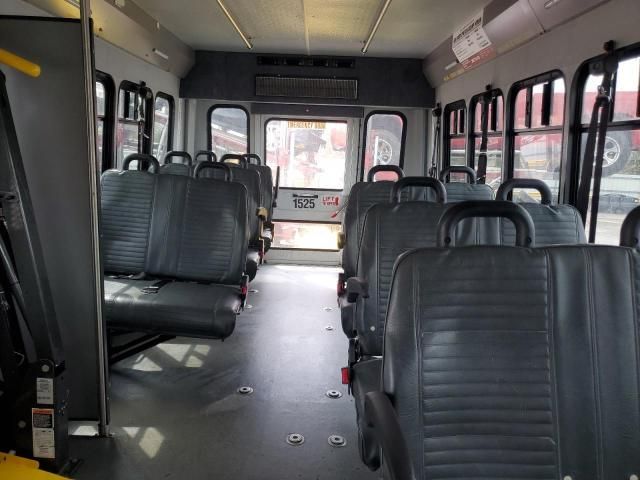 2016 Ford Econoline E450 Super Duty Cutaway Van