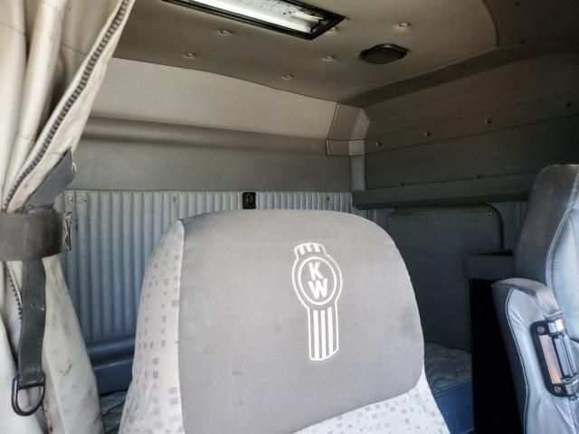 2014 Kenworth T600 Semi Truck