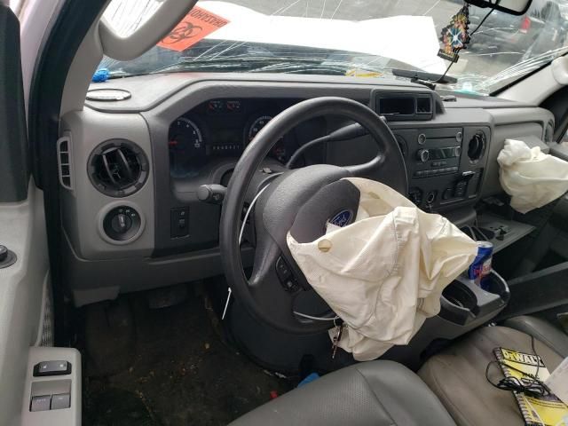2018 Ford Econoline E350 Super Duty Cutaway Van