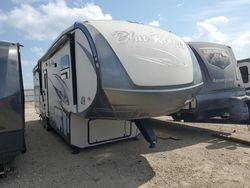 Salvage trucks for sale at Wilmer, TX auction: 2014 Blue Wave Ridge Trailer
