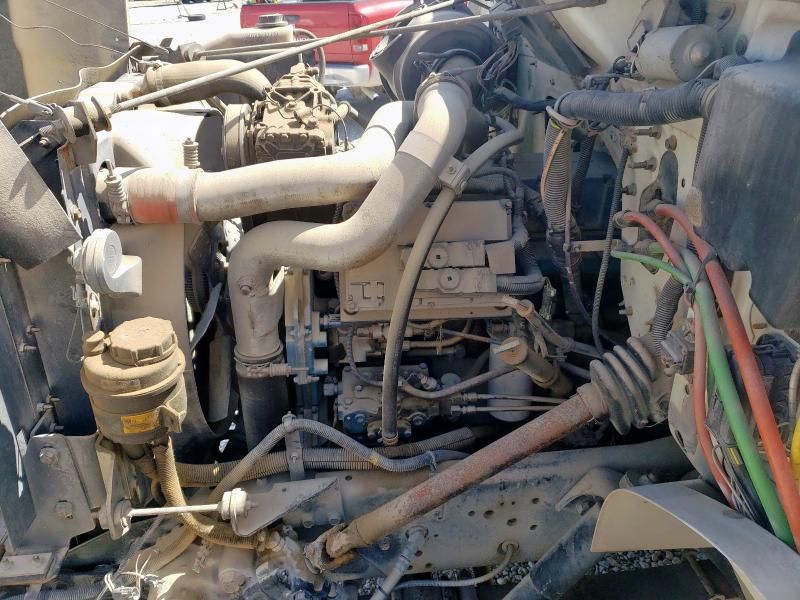 2000 International F-4900 Crane Truck