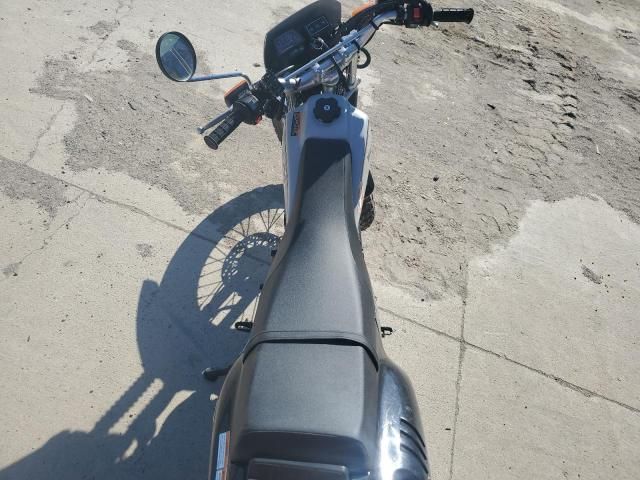 2025 Yamaha TW200 C