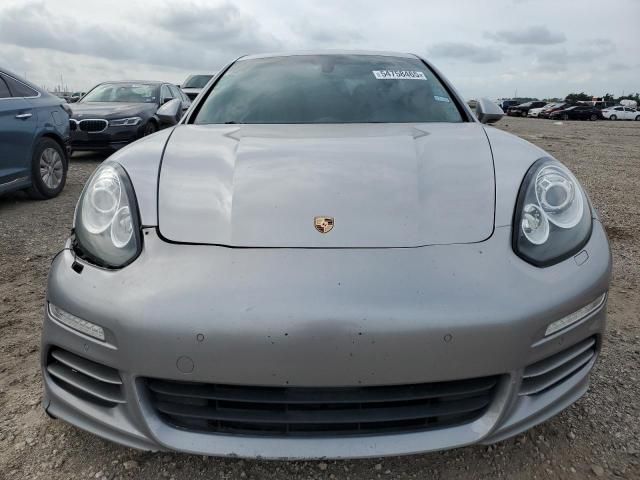 2015 Porsche Panamera 2